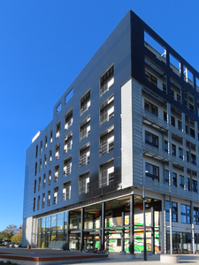 912249 Gezicht op de voor- en zijgevel van het gebouw Baobab aan de Burgemeester Annie Brouwerlaan op het project De ...